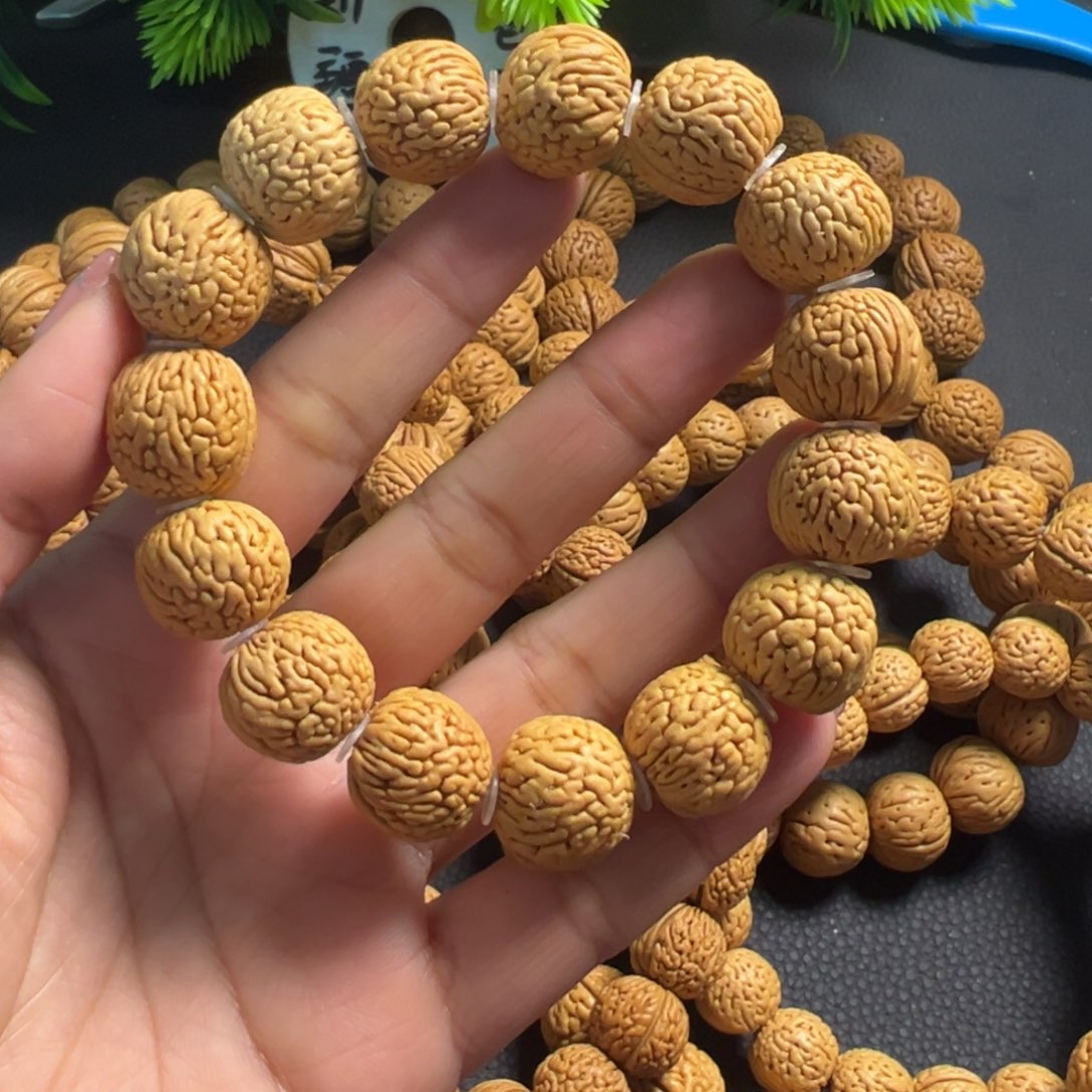 无事牌菩提荔枝纹桃核手串