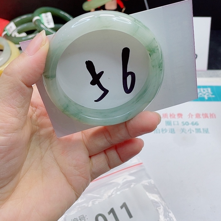 未镶嵌手镯石英质玉