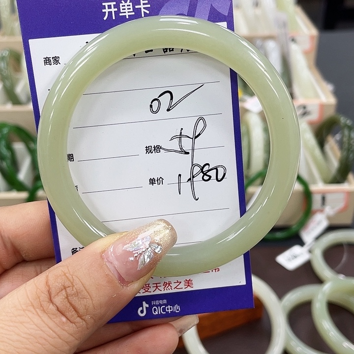 和田玉手镯未镶嵌忆*