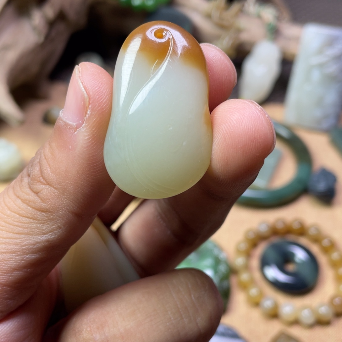 和田玉未镶嵌颈饰