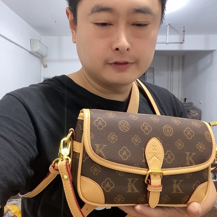 鳄鱼皮（革）犏牛皮（革）