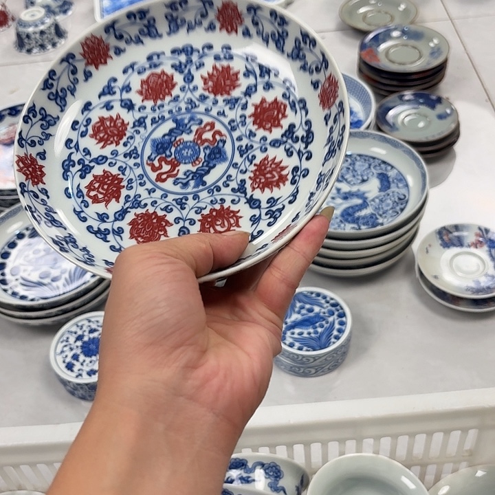 瓷片釉里红缠枝莲大胡乘景德镇