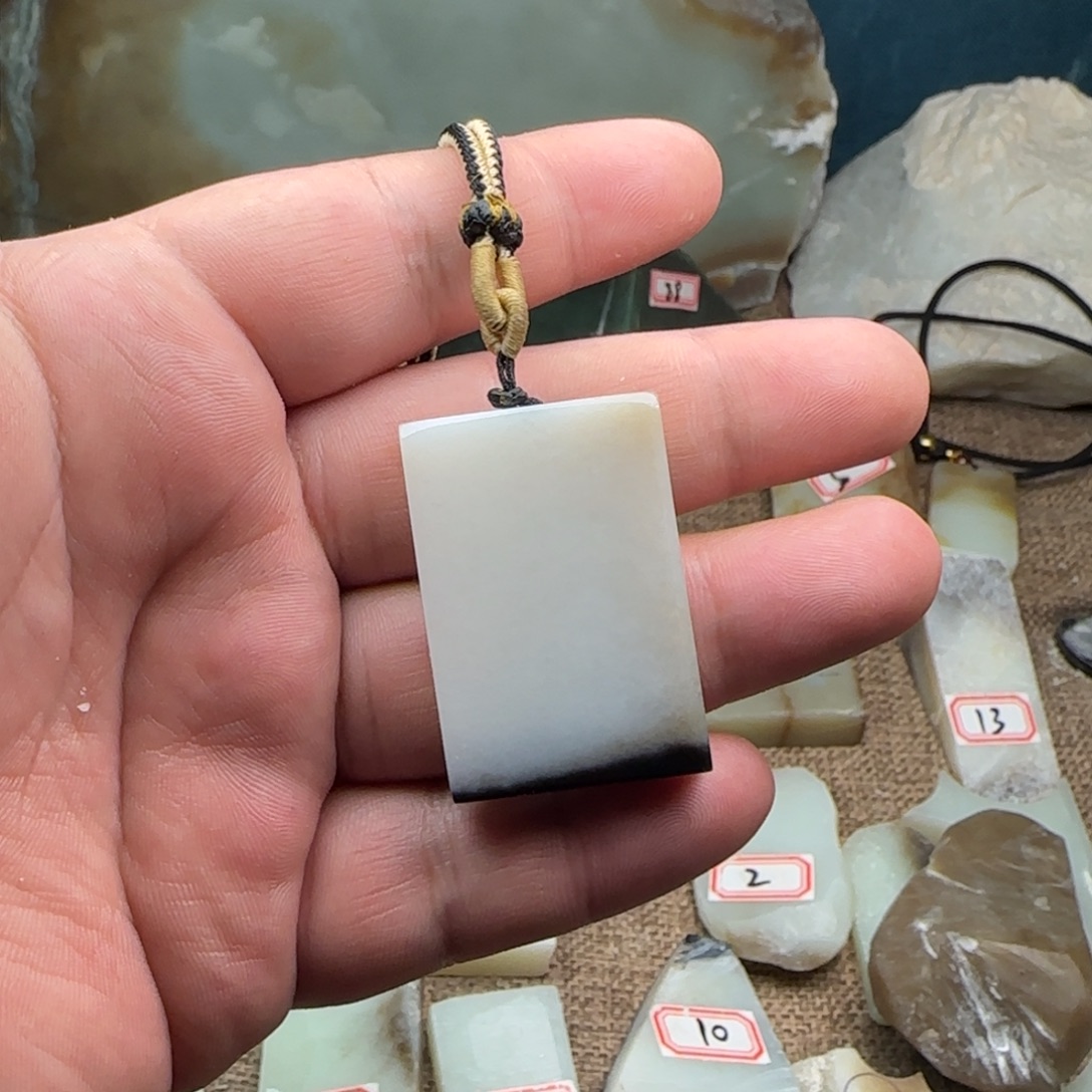 刘****和田玉（糖玉）未镶嵌珠宝奇石