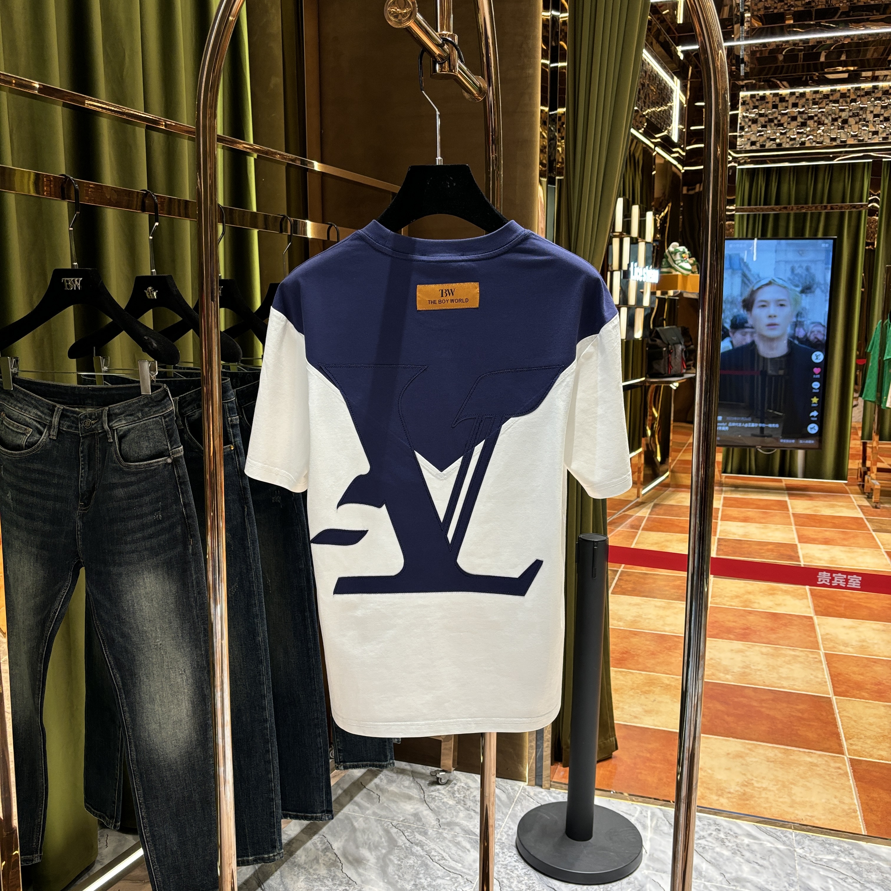 TI【直播专属】2025新款短袖夏季新品时尚百搭高级感短袖（88908）