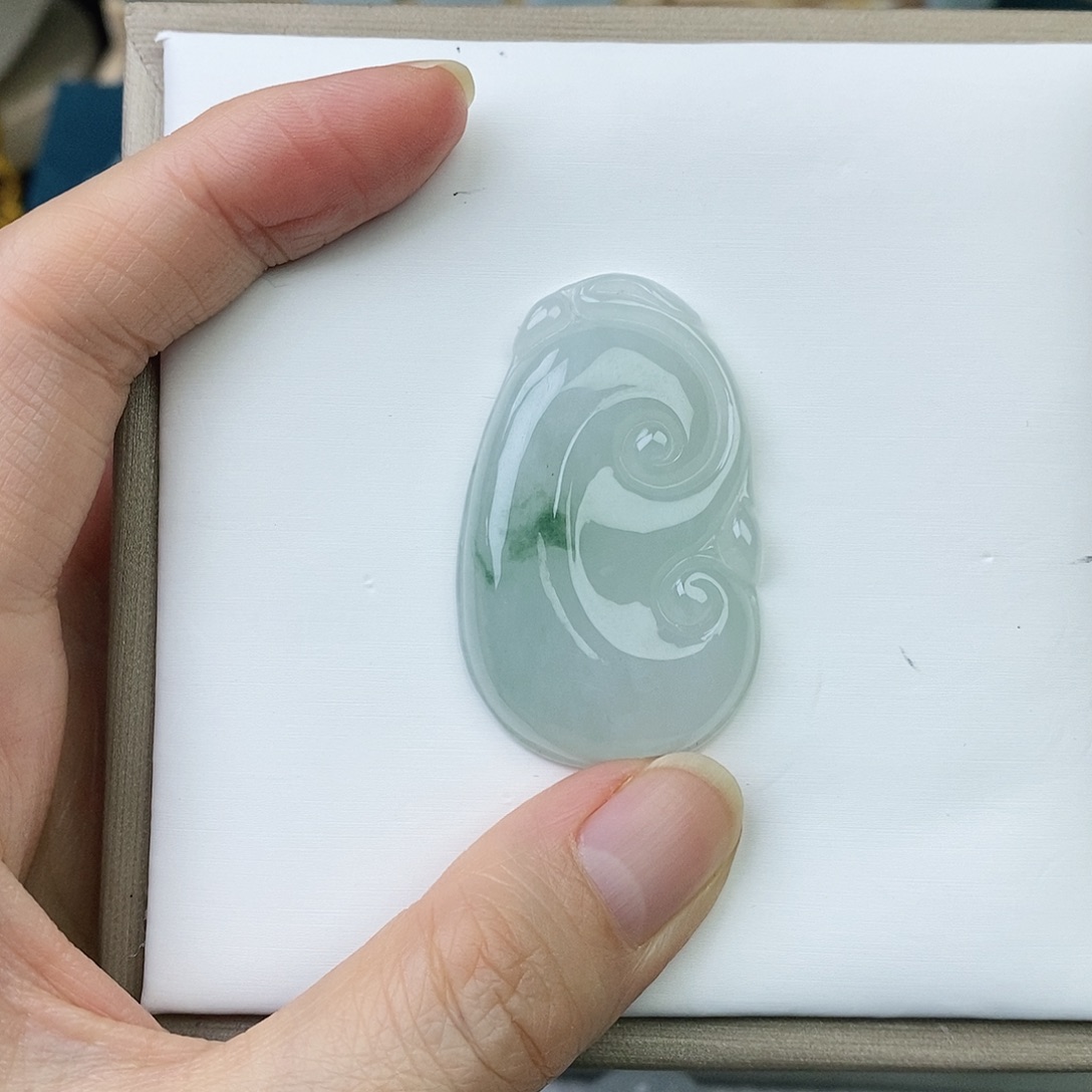 翡翠未镶嵌颈饰如意