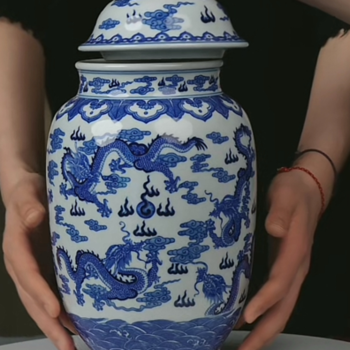 M青花海水龙戏珠纹盖罐