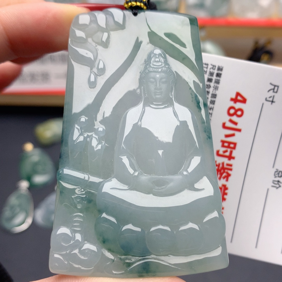 翡翠未镶嵌颈饰素衣观音