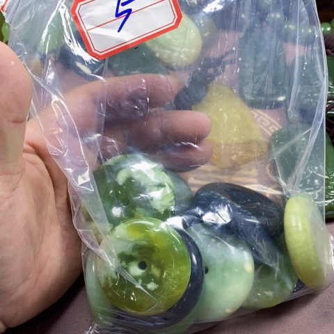未镶嵌蛇纹石玉颈饰