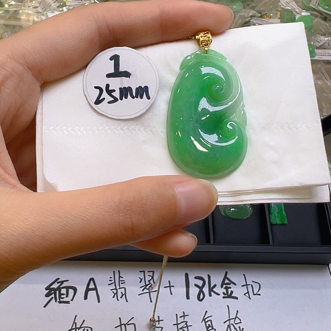 翡翠颈饰18K金镶嵌翡翠