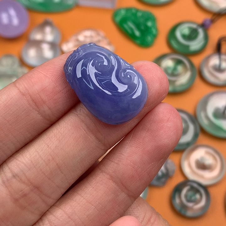 翡翠挂件未镶嵌……