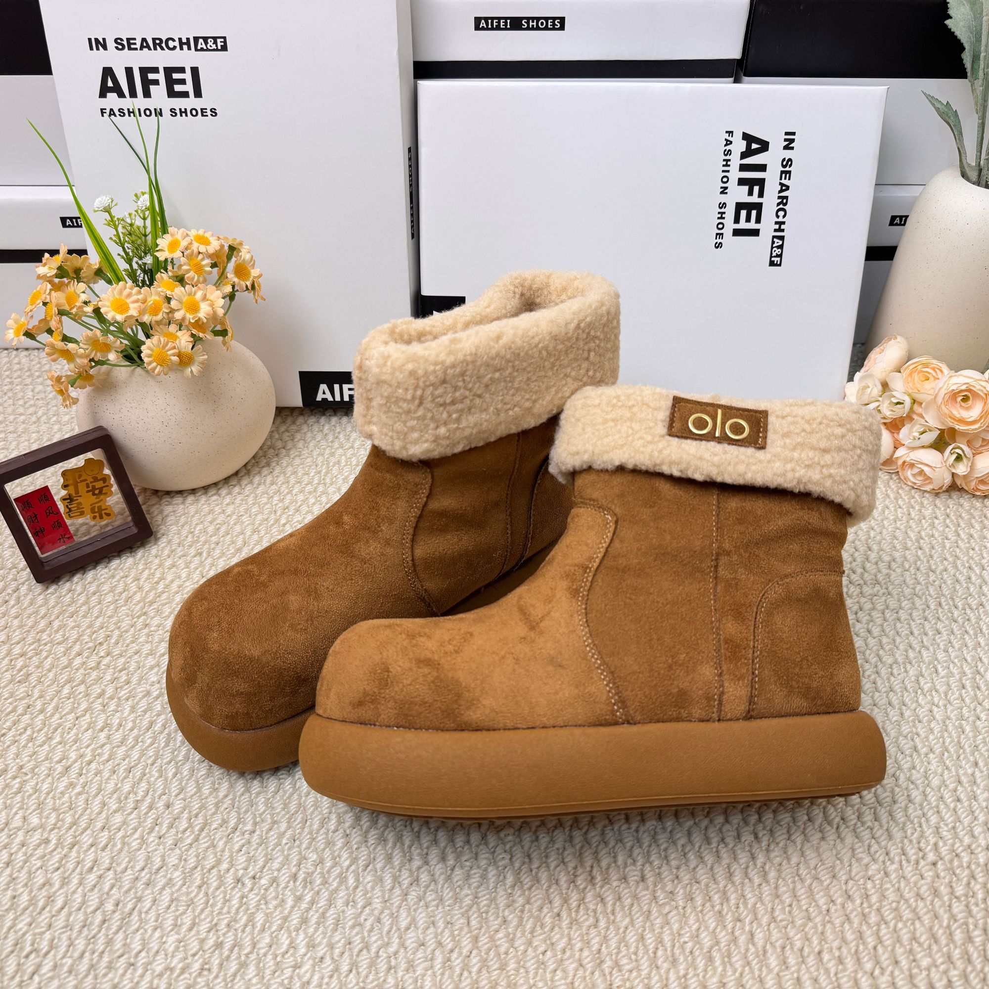 时尚雪地靴女款卷毛高帮雪地靴冬季保暖厚底雪地靴