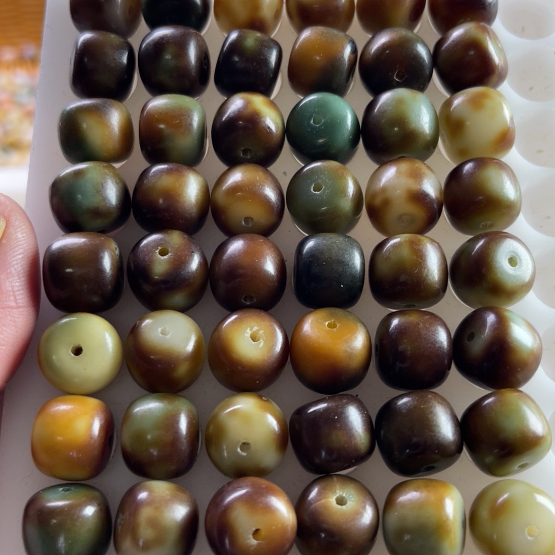 白玉菩提吊坠瑕疵13/11脏桶珠60颗