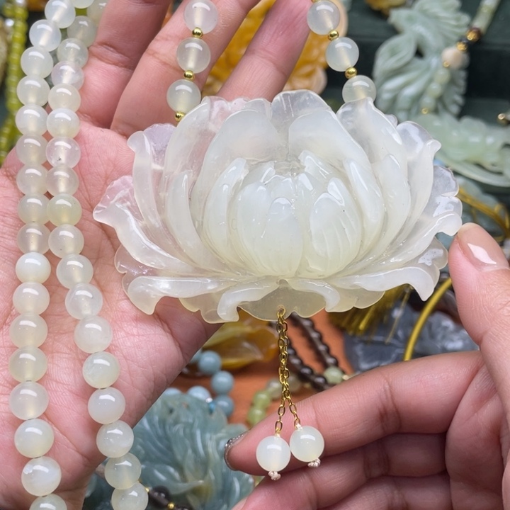 蛇纹石玉吊坠合金