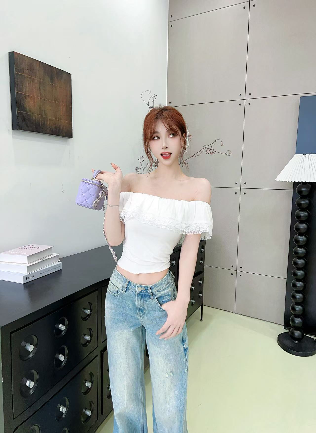 【芭蕾甜心】荷叶边蕾丝拼接露肩设计感修身白色纯欲一字领上衣