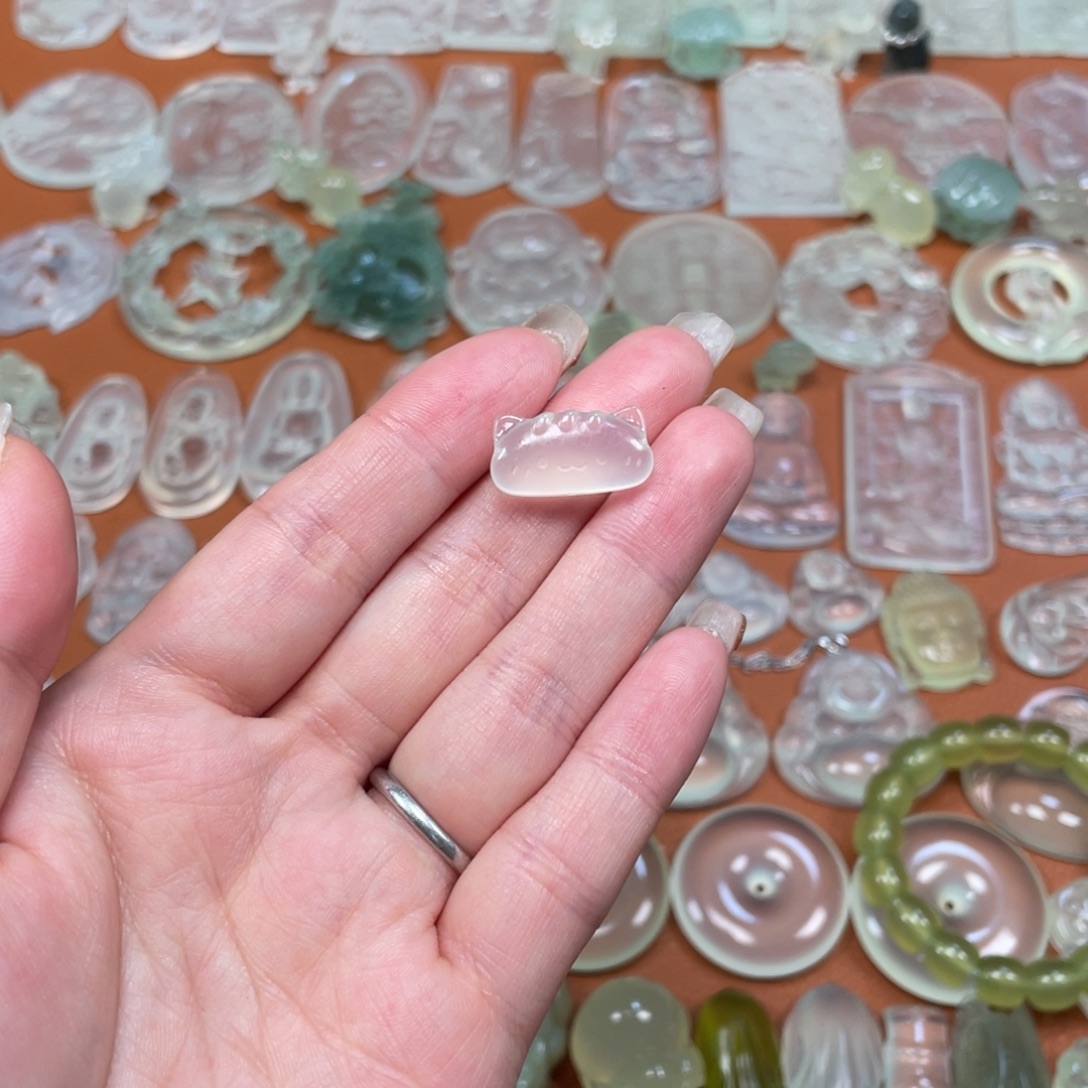 维***Ꮤ蛇纹石玉未镶嵌颈饰