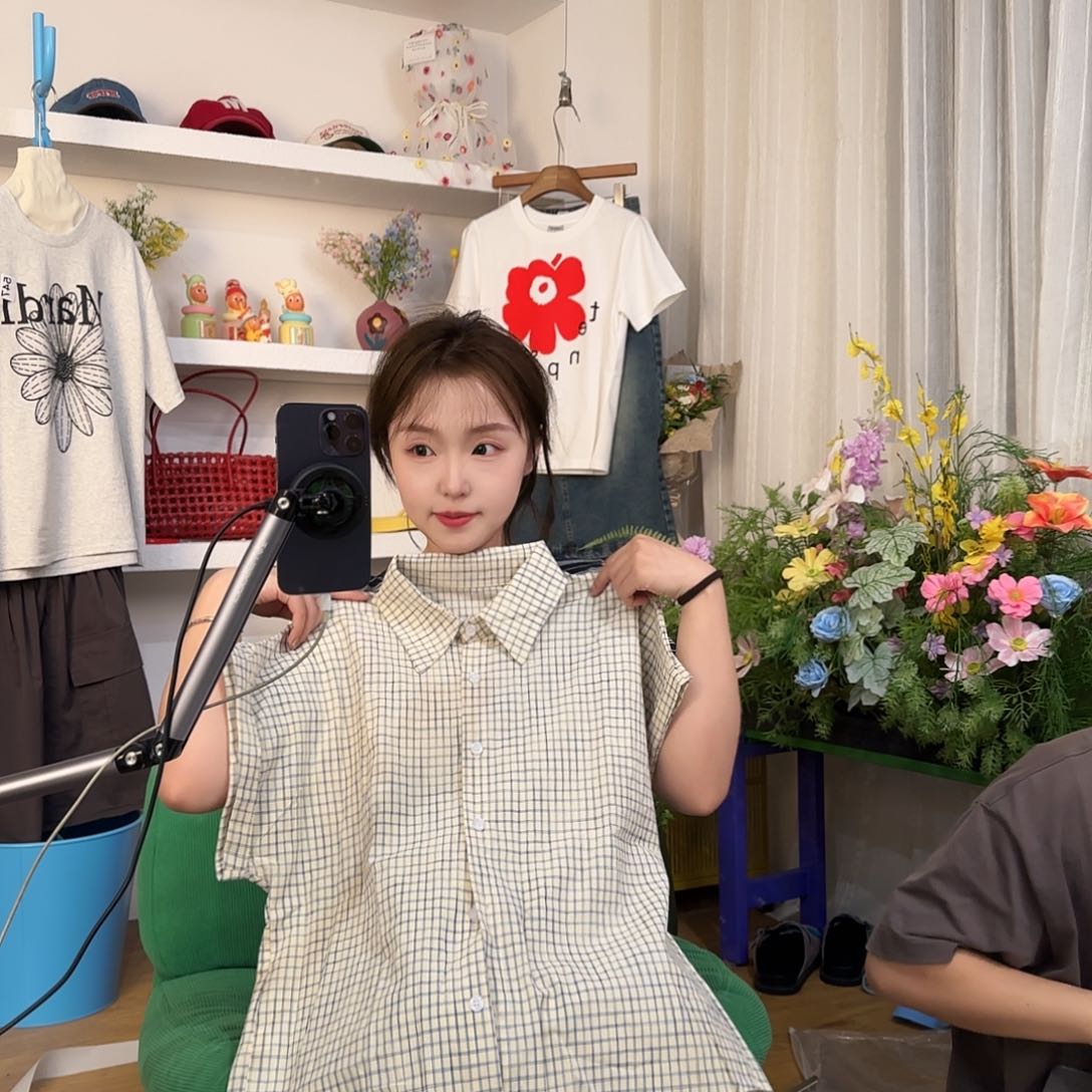 黄色小飞袖衬衫格子