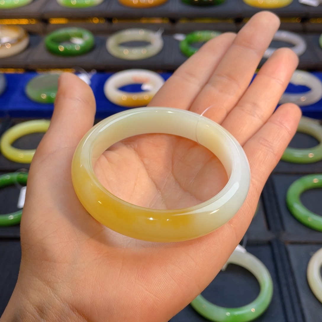 和田玉手镯未镶嵌