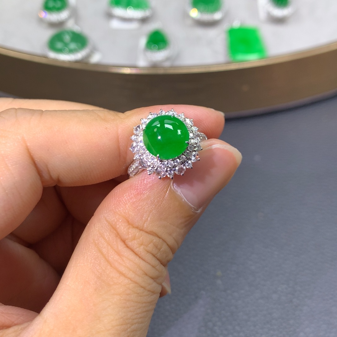 翡翠戒指18K金镶嵌哈翡翠