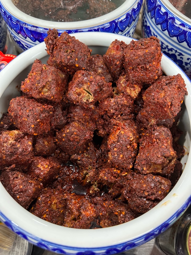 云南丘北清真素卤腐麻辣味，香辣味一瓶一斤装