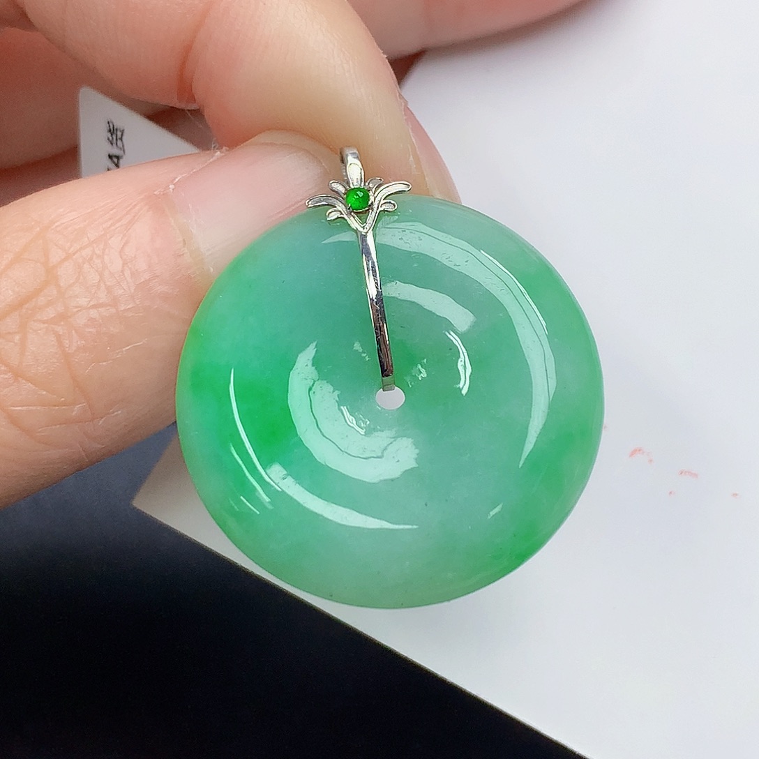 颈饰18K金镶嵌翡翠