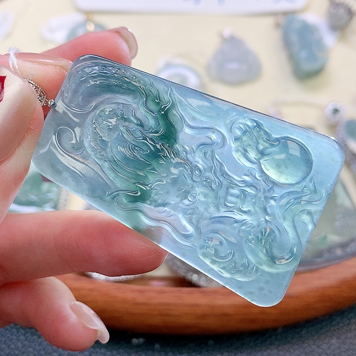 翡翠颈饰18K金镶嵌翡翠