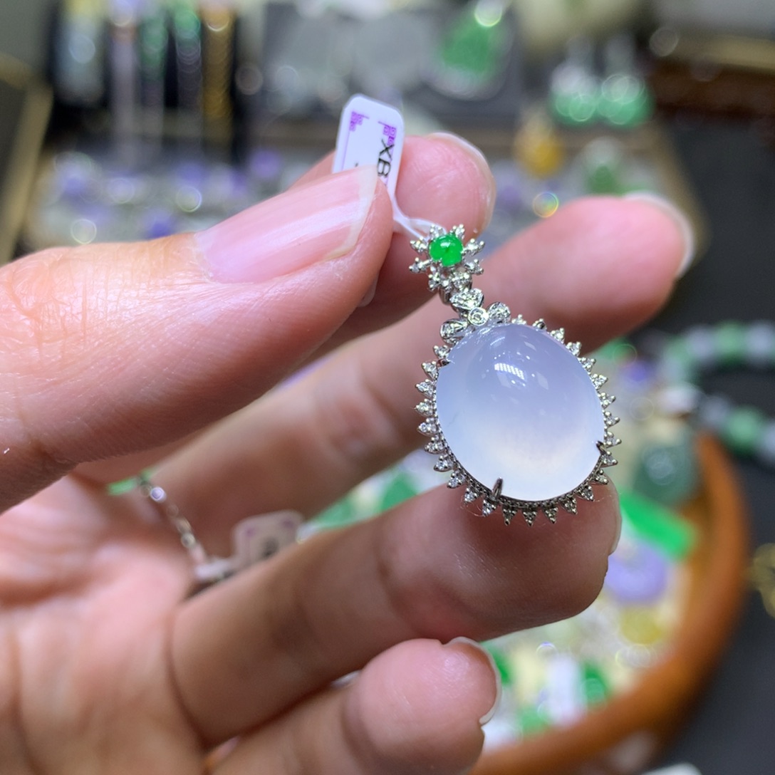 翡翠颈饰18K金镶嵌翡翠吊坠项链