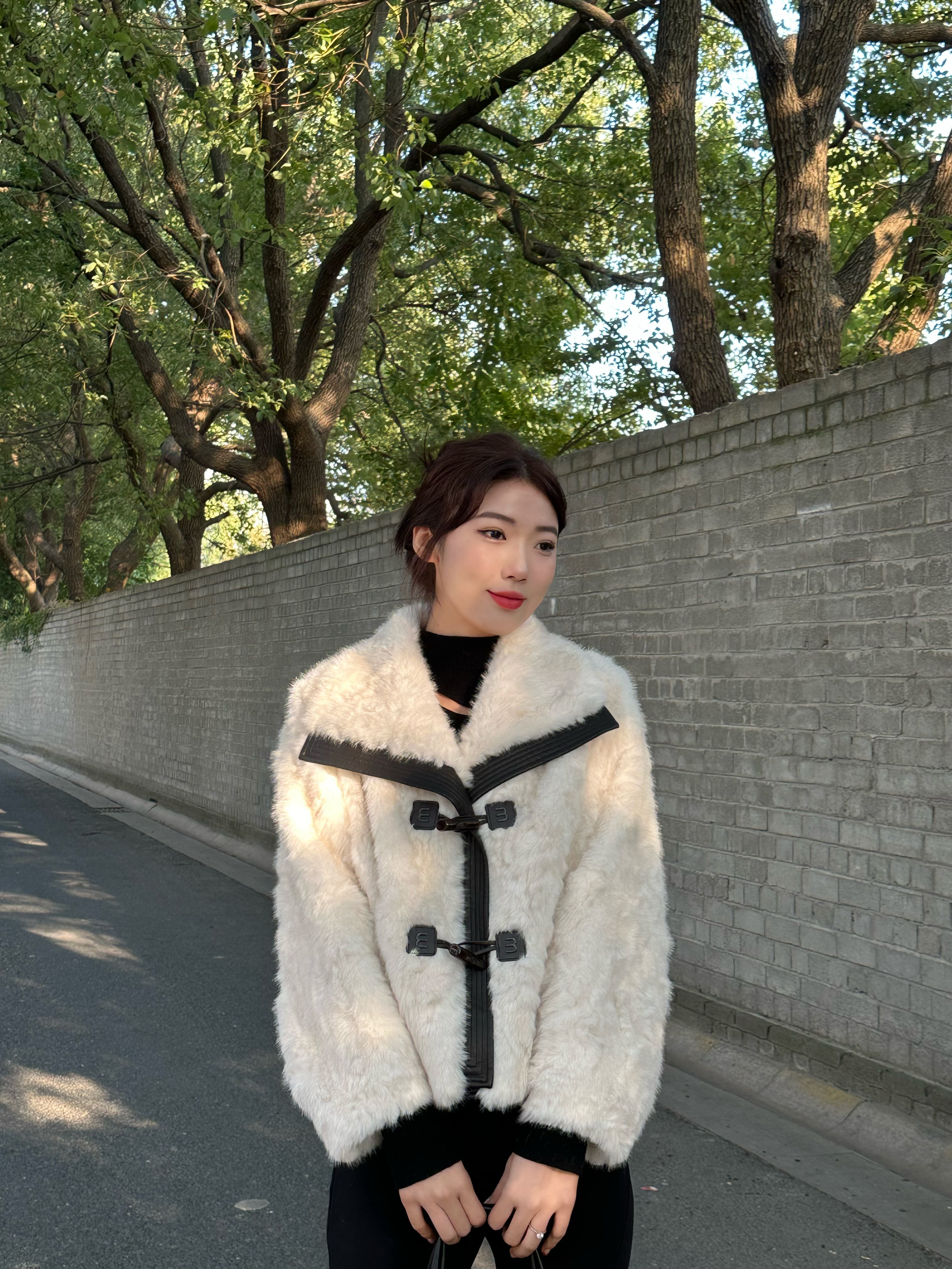 2025翻领短款极简风冬季毛毛轻奢短外套休闲小香风