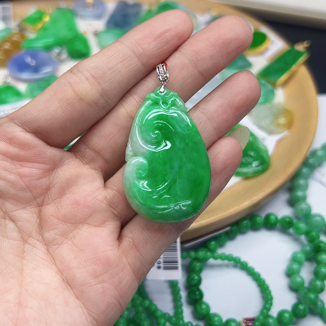 翡翠颈饰18K金镶嵌天然缅料A货一件