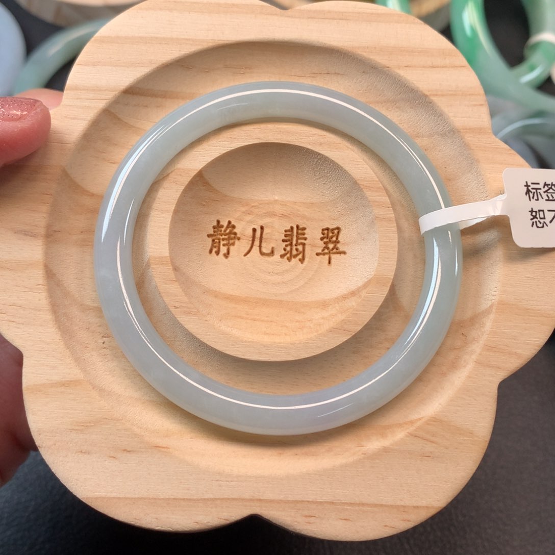 翡翠手镯未镶嵌53圈口