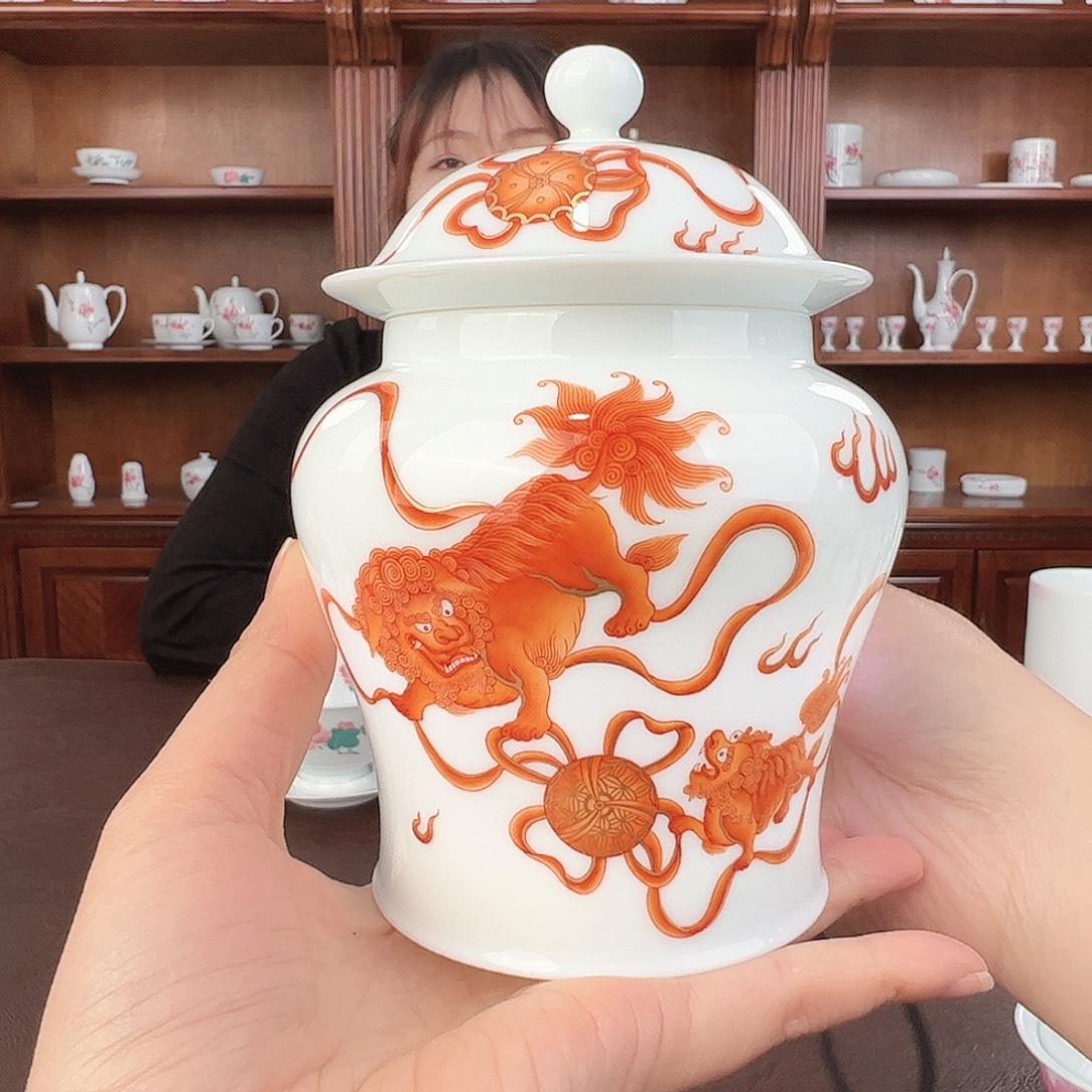 瓷柴窑 矾红双狮绣球将军罐