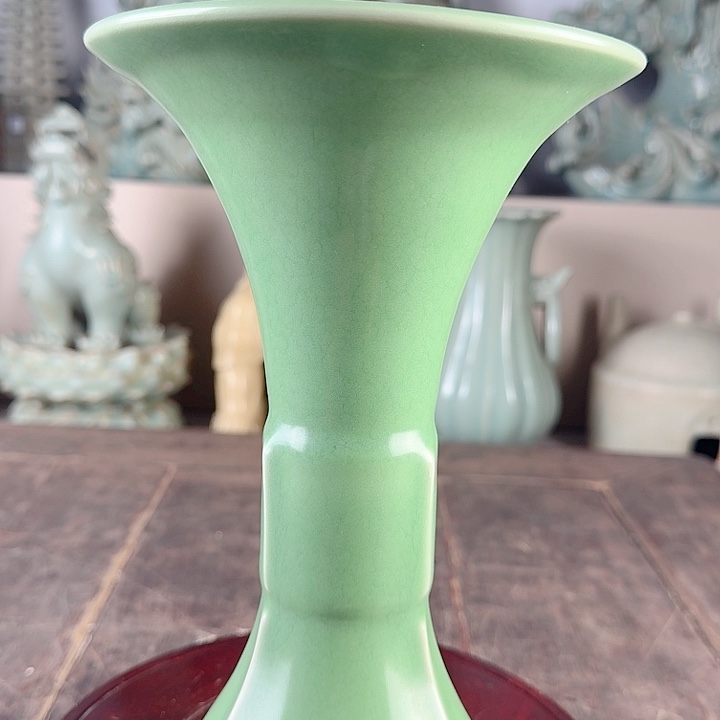 龙泉窑花鼓瓶品相完美