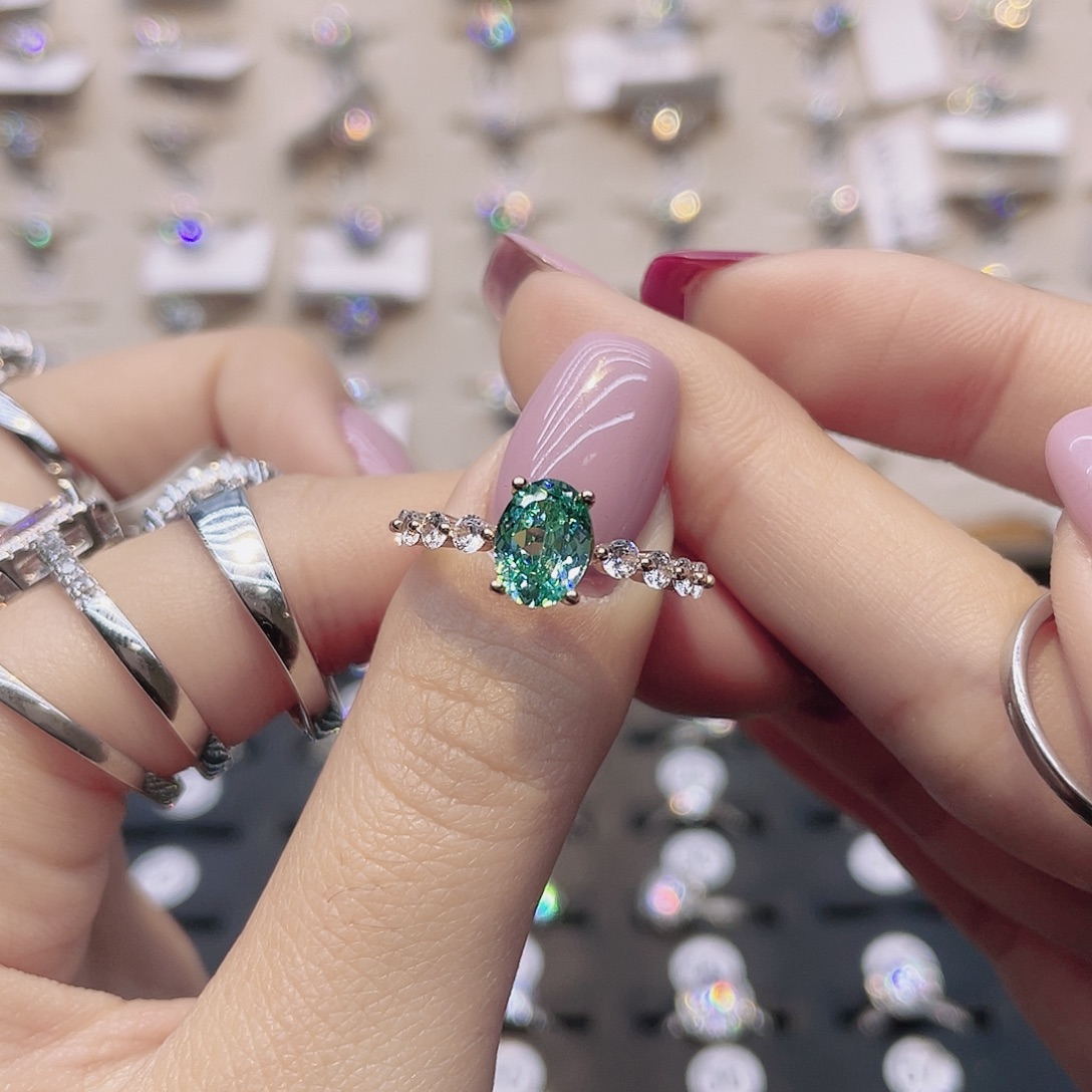 莫桑石非金属圈13。 白色拖