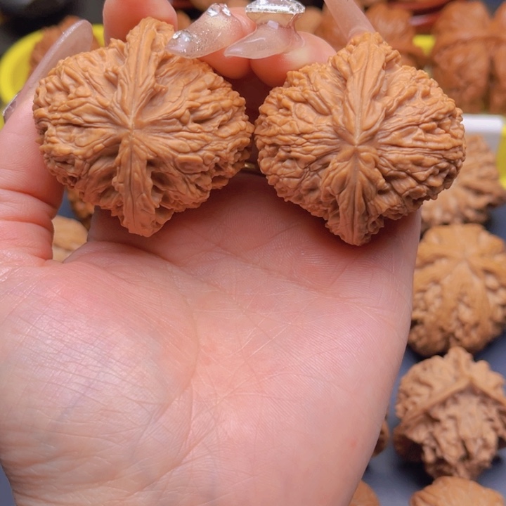 文玩核桃把件全品红皮南疆