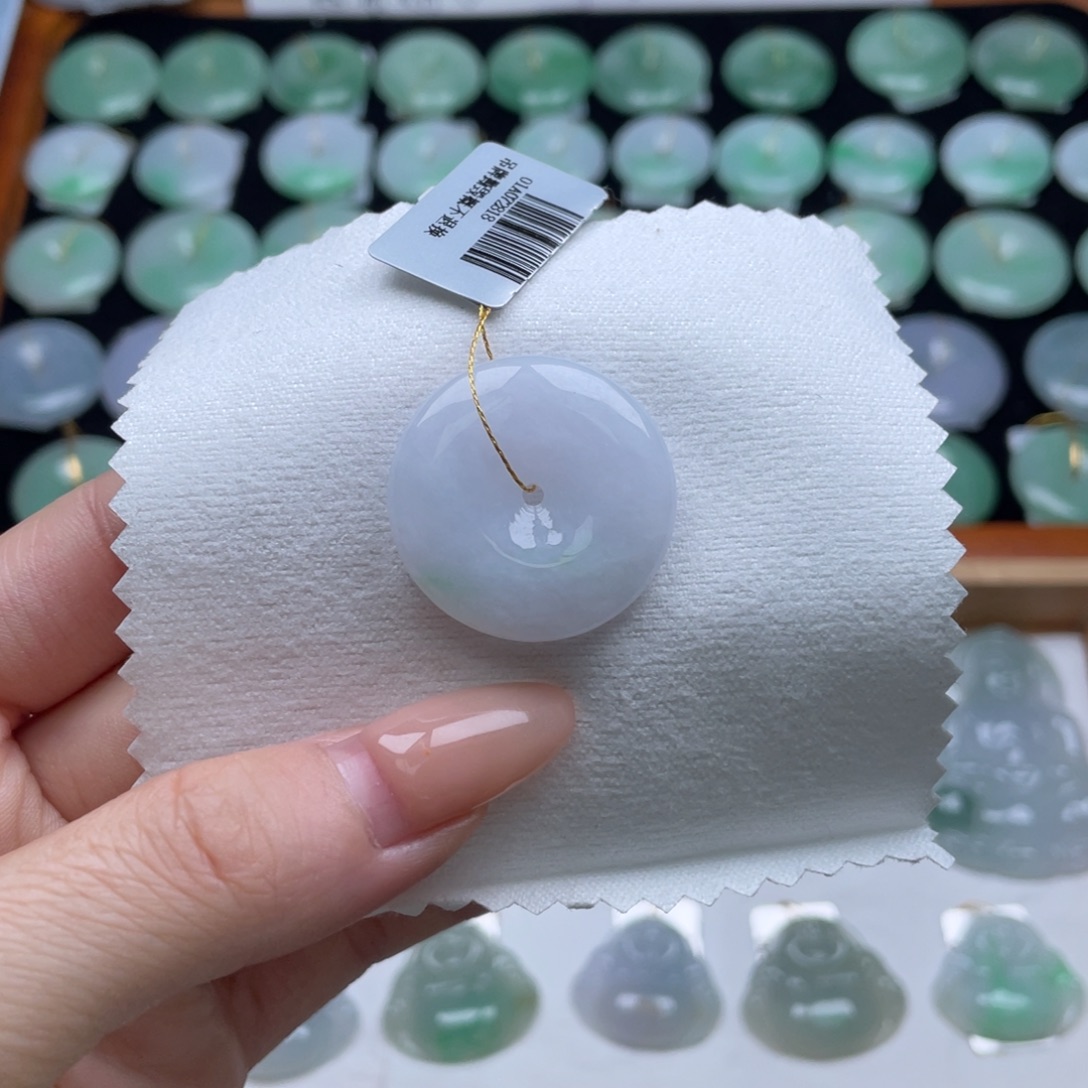 翡翠未镶嵌颈饰平安扣