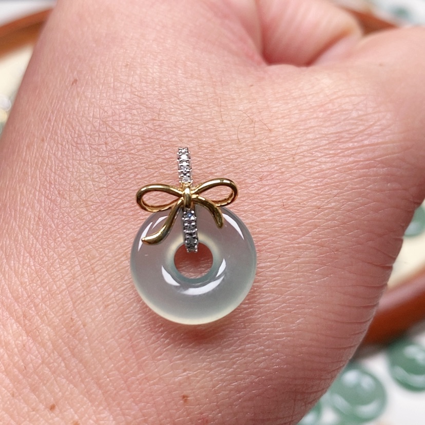 【闪购商品】翡翠吊坠(不含链)18K金镶嵌