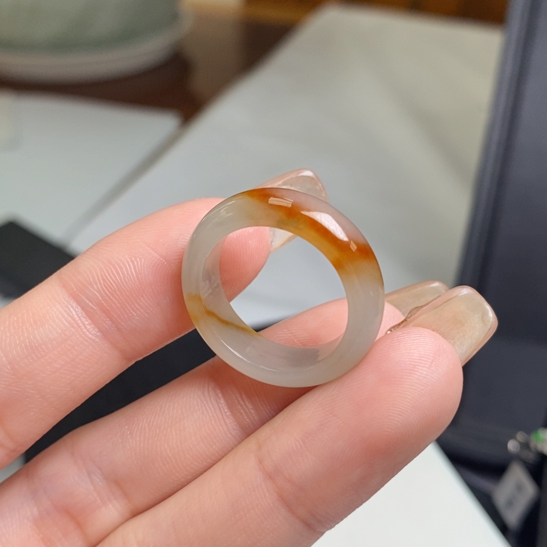 翡翠戒圈未镶嵌飘红翡