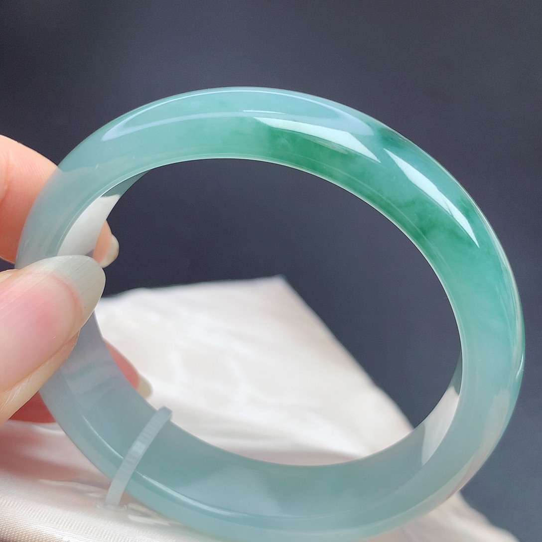 翡翠未镶嵌手镯（贵妃镯）53.5圈口