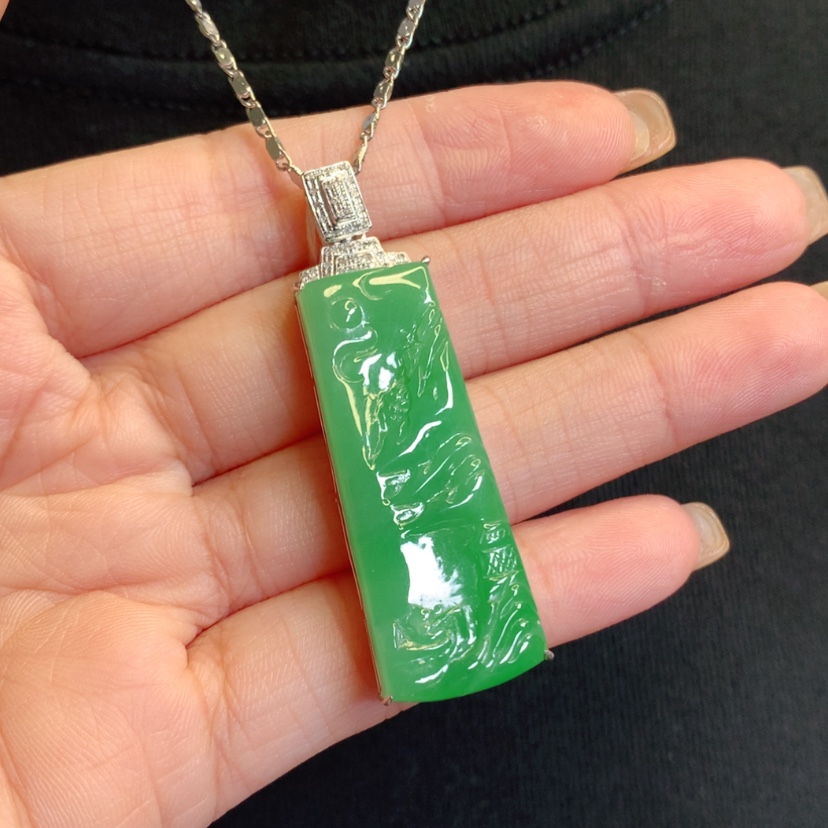 【闪购商品】翡翠18K金镶嵌吊坠(赠链)山水牌