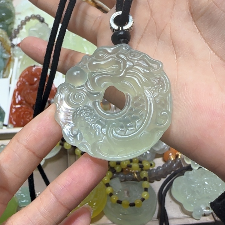 蛇纹石玉吊坠未镶嵌