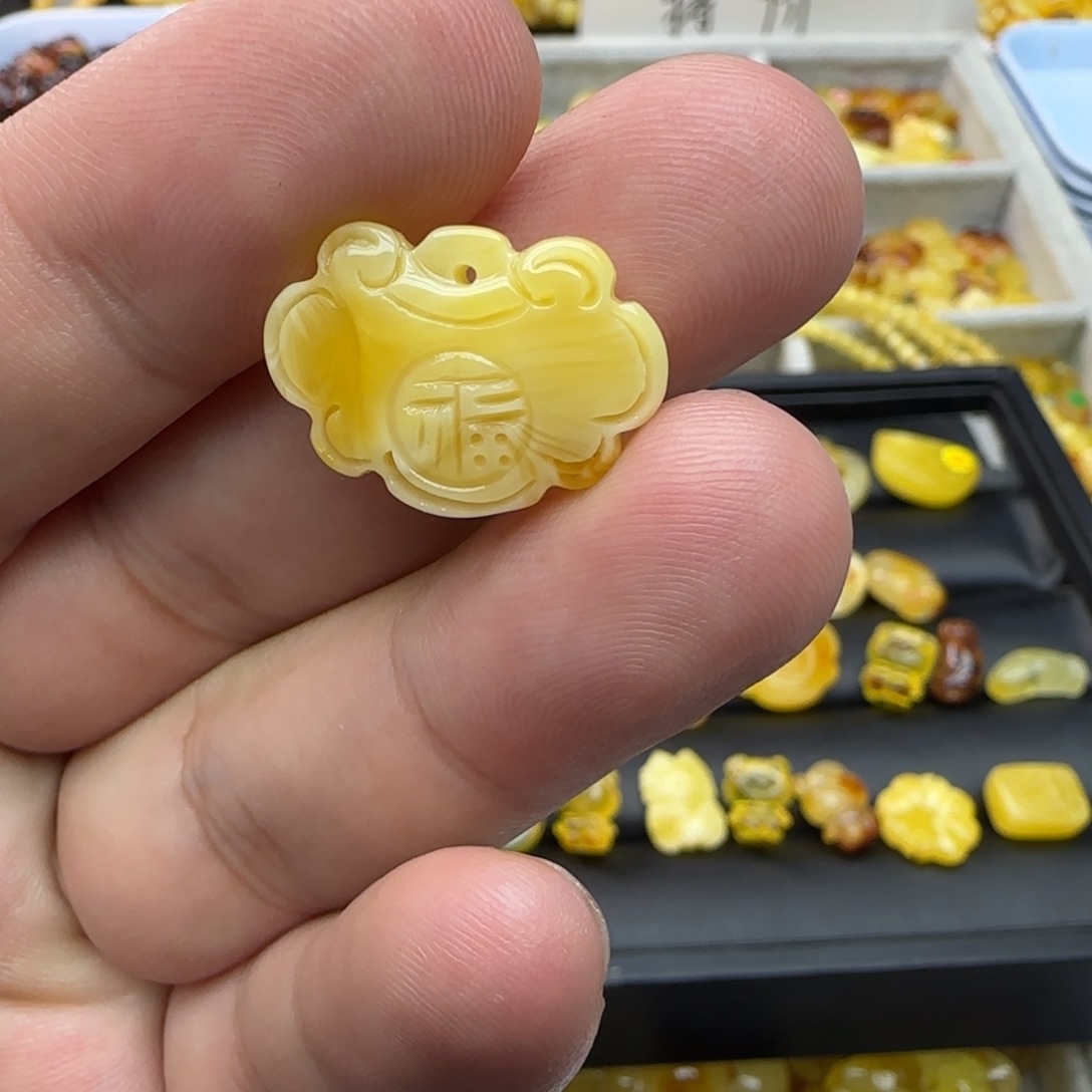 (***成琥珀未镶嵌裸石0.9克
