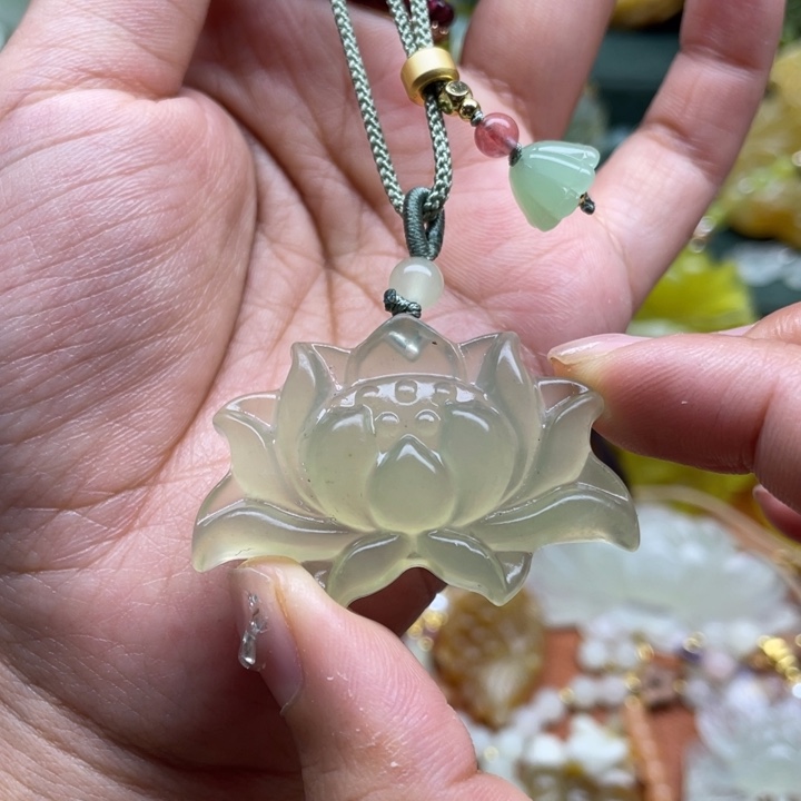 蛇纹石玉未镶嵌吊坠