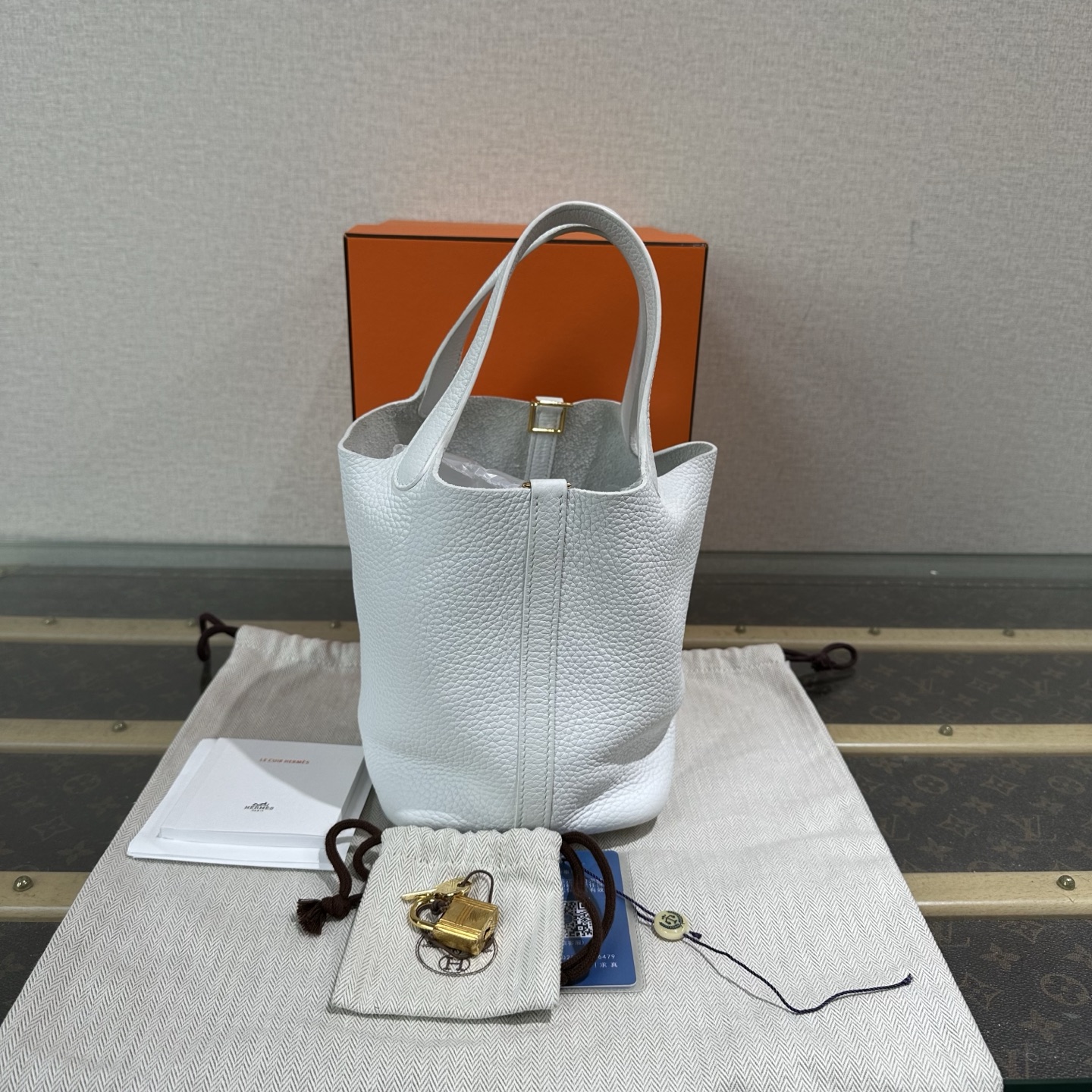 99新 Hermes/爱马仕 白色金扣菜篮子18手提袋 16626