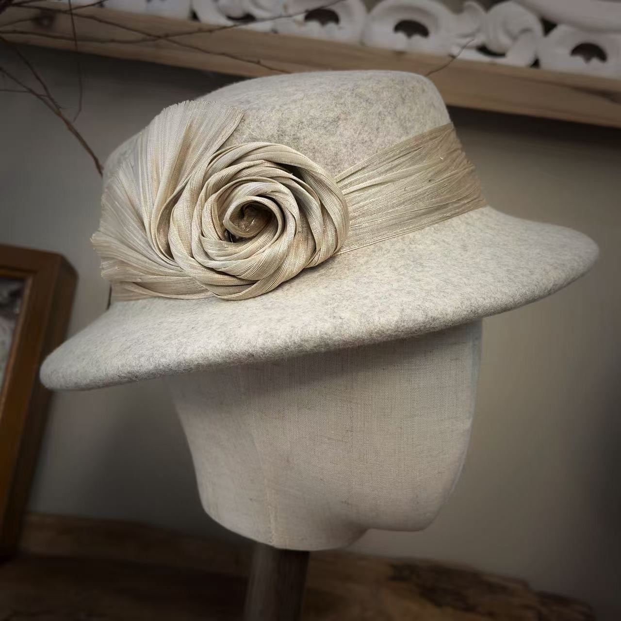 零点兰花秋冬法式短檐优雅平顶毛呢帽女小香风丝麻复古百搭礼帽