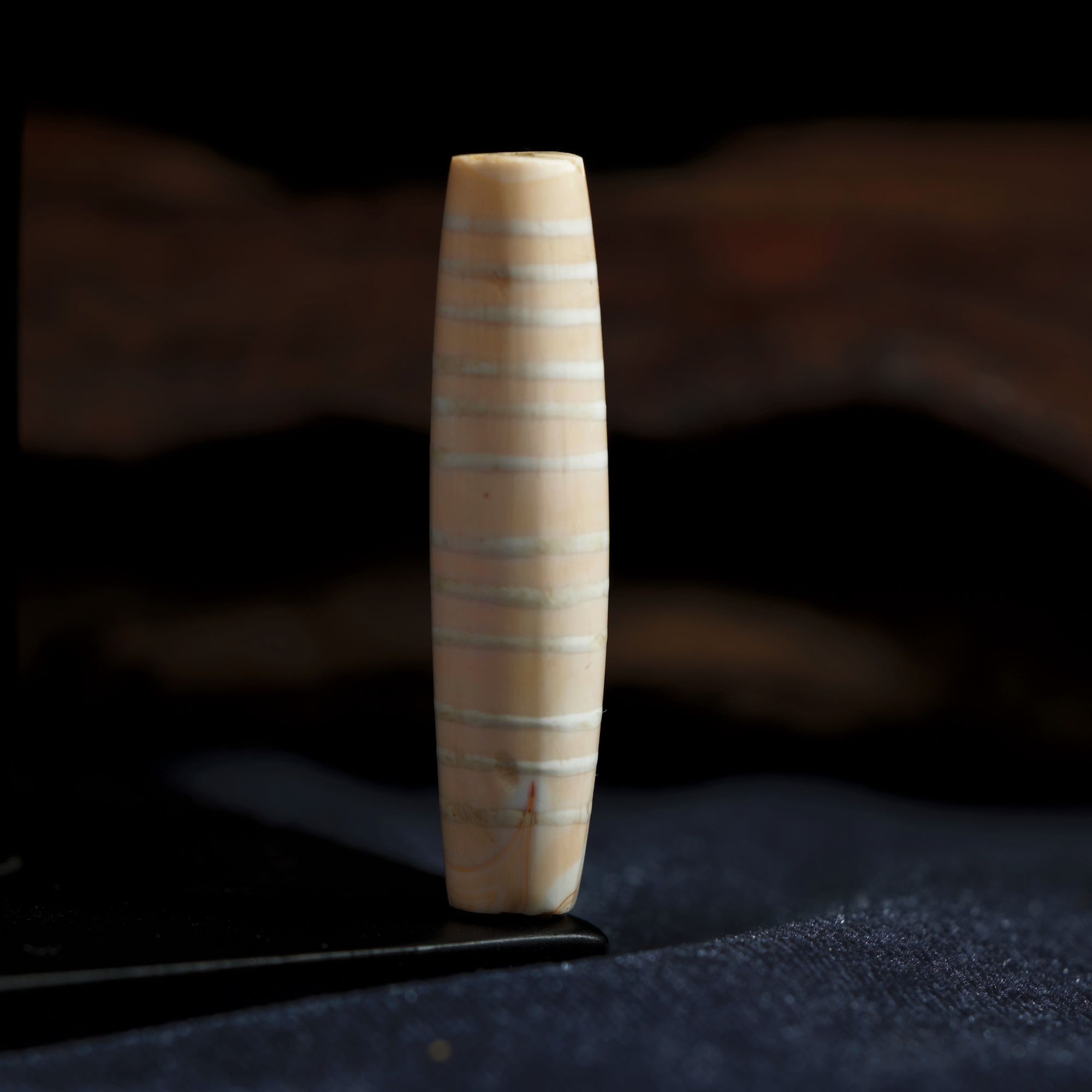 镶蚀红玉髓管珠满奶皮沁-轻奢-尺寸：38.33*9.05