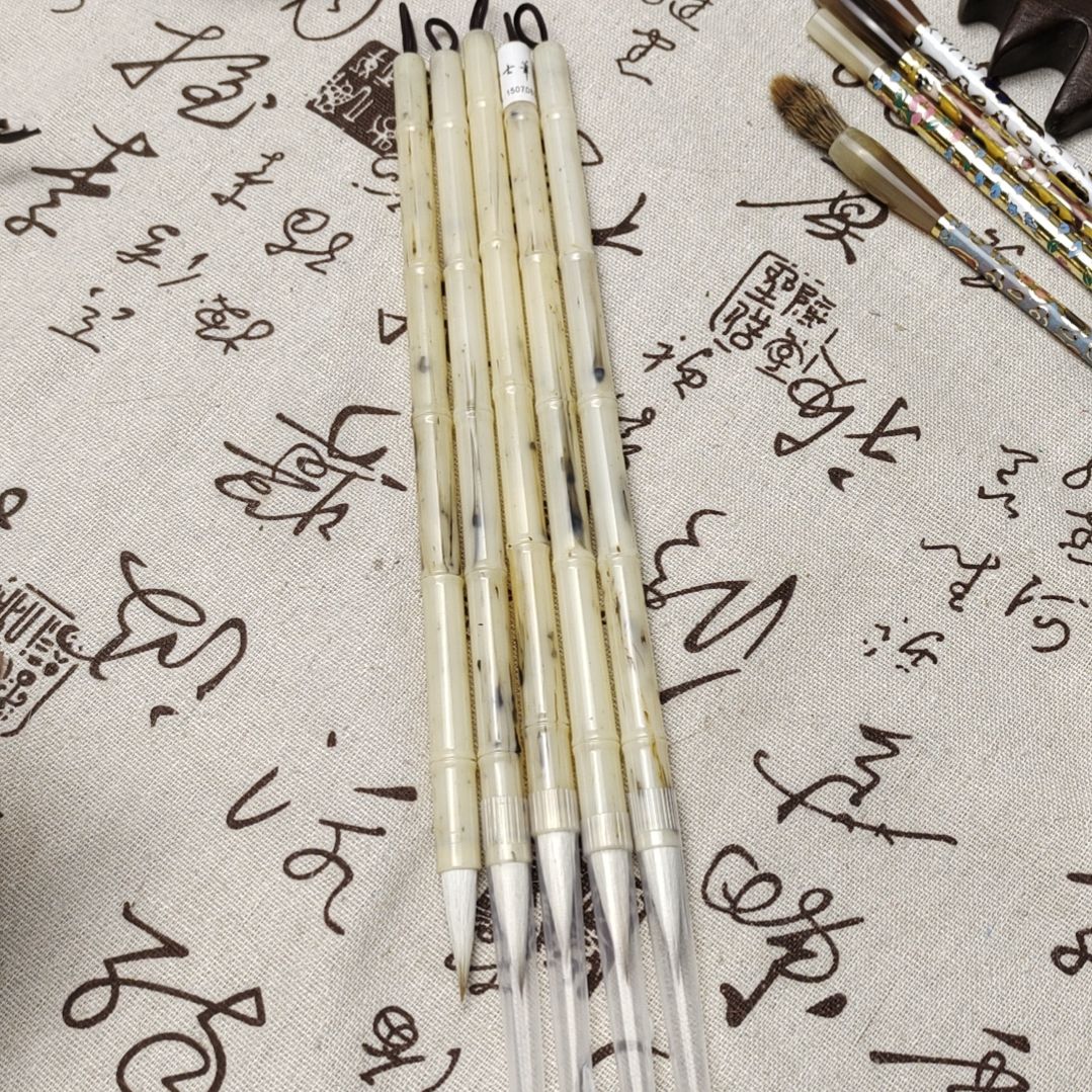 亚克力款兼毫中楷毛笔一支，