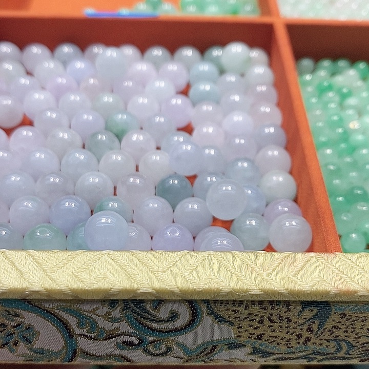 翡翠散珠L**。白冰卡9➕