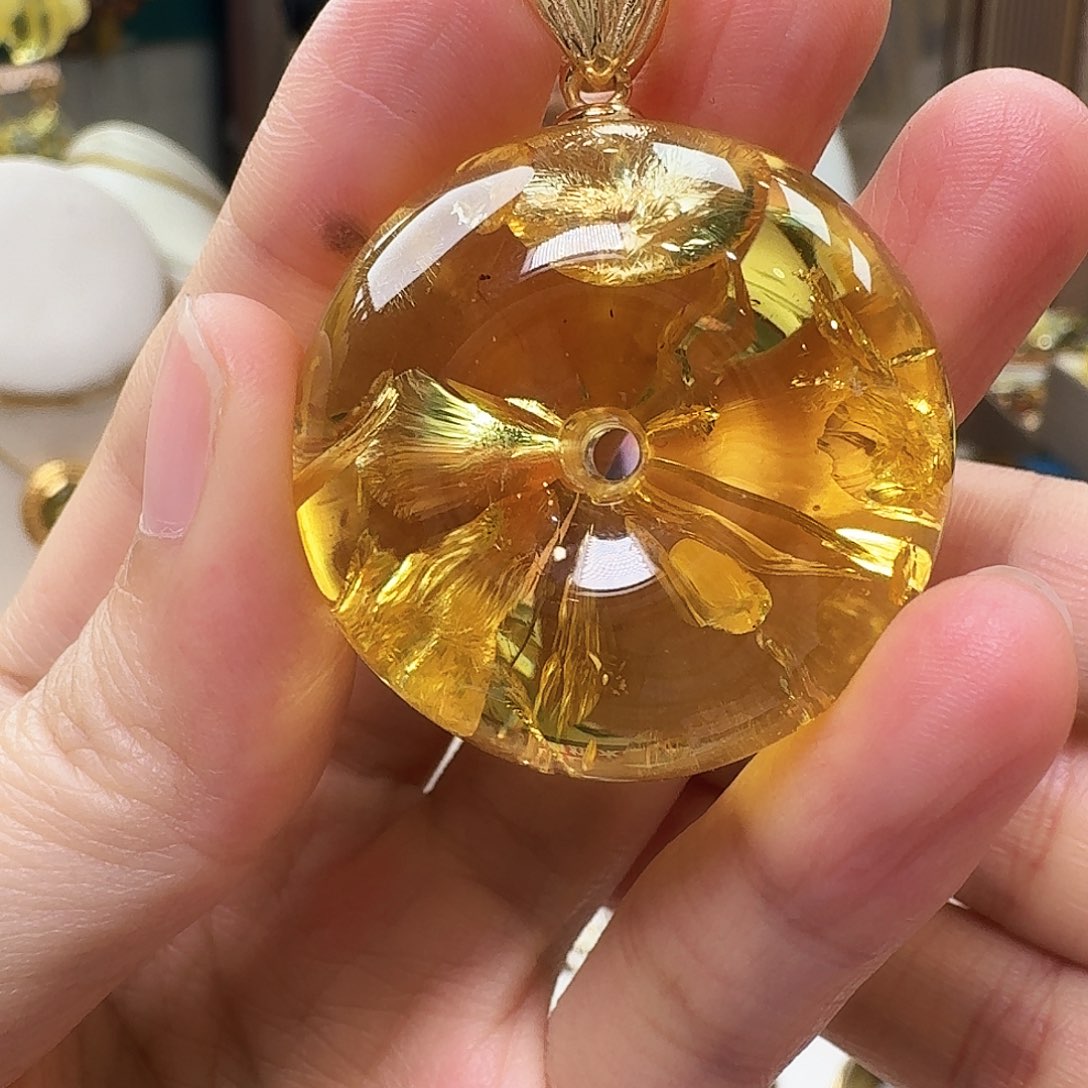 琥珀未镶嵌颈饰吊坠