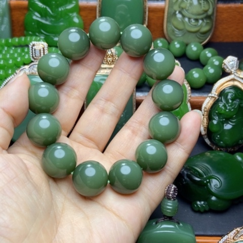 手链未镶嵌和田玉（碧玉）花****）