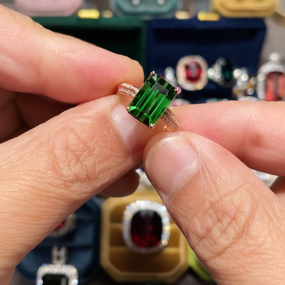 碧玺18K金镶嵌戒指5.05ct