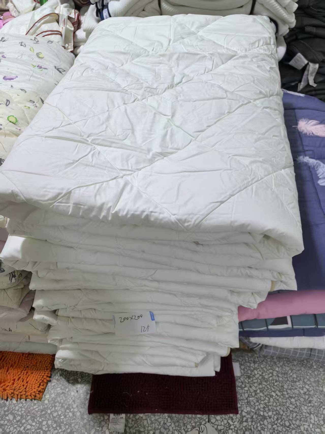 《厚广家》3楼200×200一面全棉透气白色床垫 发1张